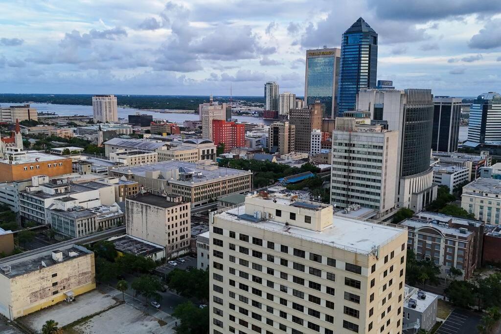 Luxury Skyrise Downtown Jax *